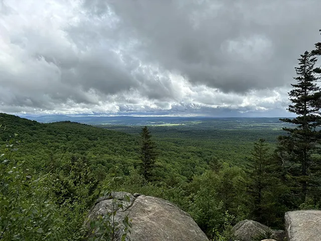 Vue sur les nuages dans le Lac Mégantic 44 km - Parc de Mont Mégantic